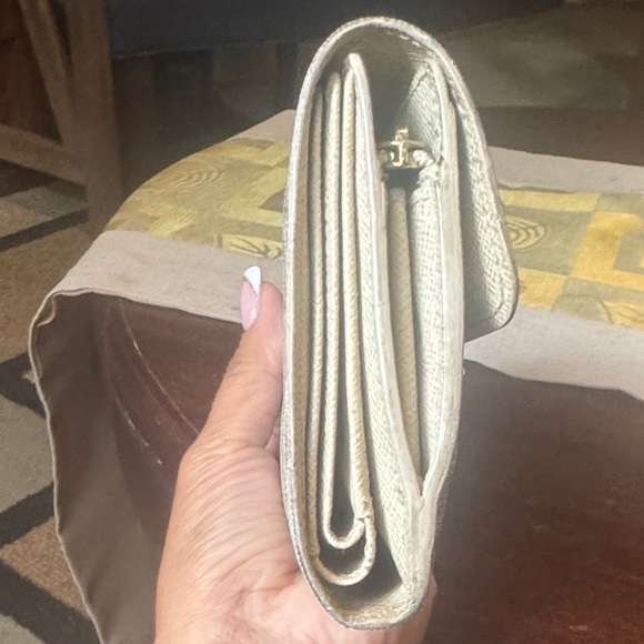 Louis Vuitton Cream and Brown Checkered Wallet - Picture 11 of 13